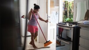 Hora Extra da Empregada Doméstica: Entenda seu Direito